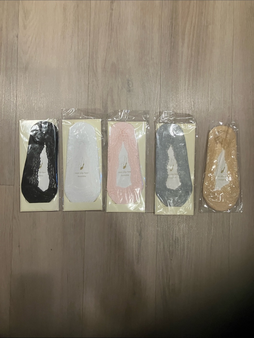 Brand new Bella Moda non slip heel invisible lace sock - set of 5 One Size